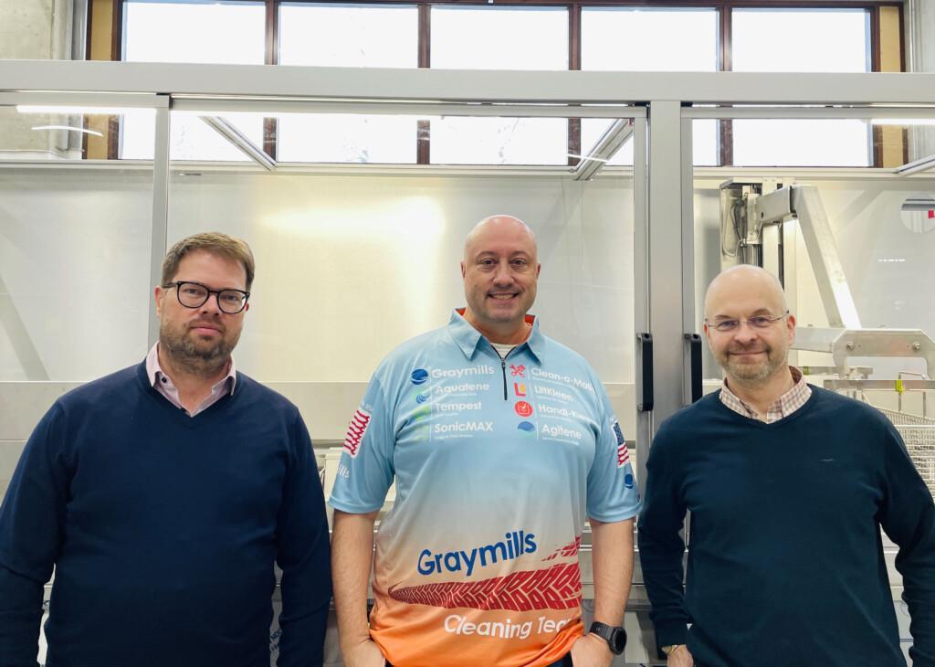 From left to right: Juhana Rikkinen from Finnsonic, Tom Kucklick from Graymills and Jukka Rantanen from Finnsonic at the factory in Lahti.